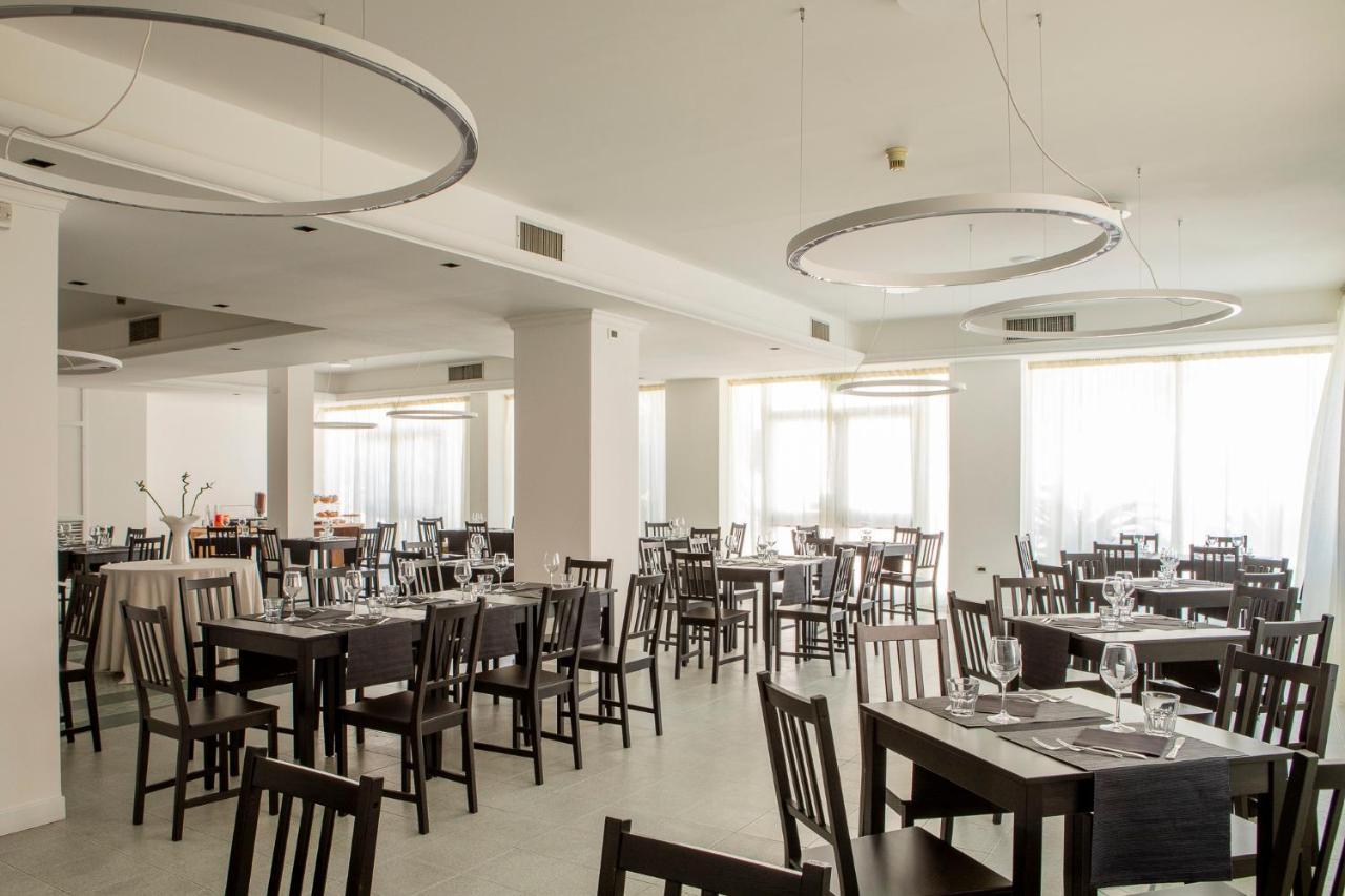 Hotel Mediterraneo Martinsicuro Esterno foto