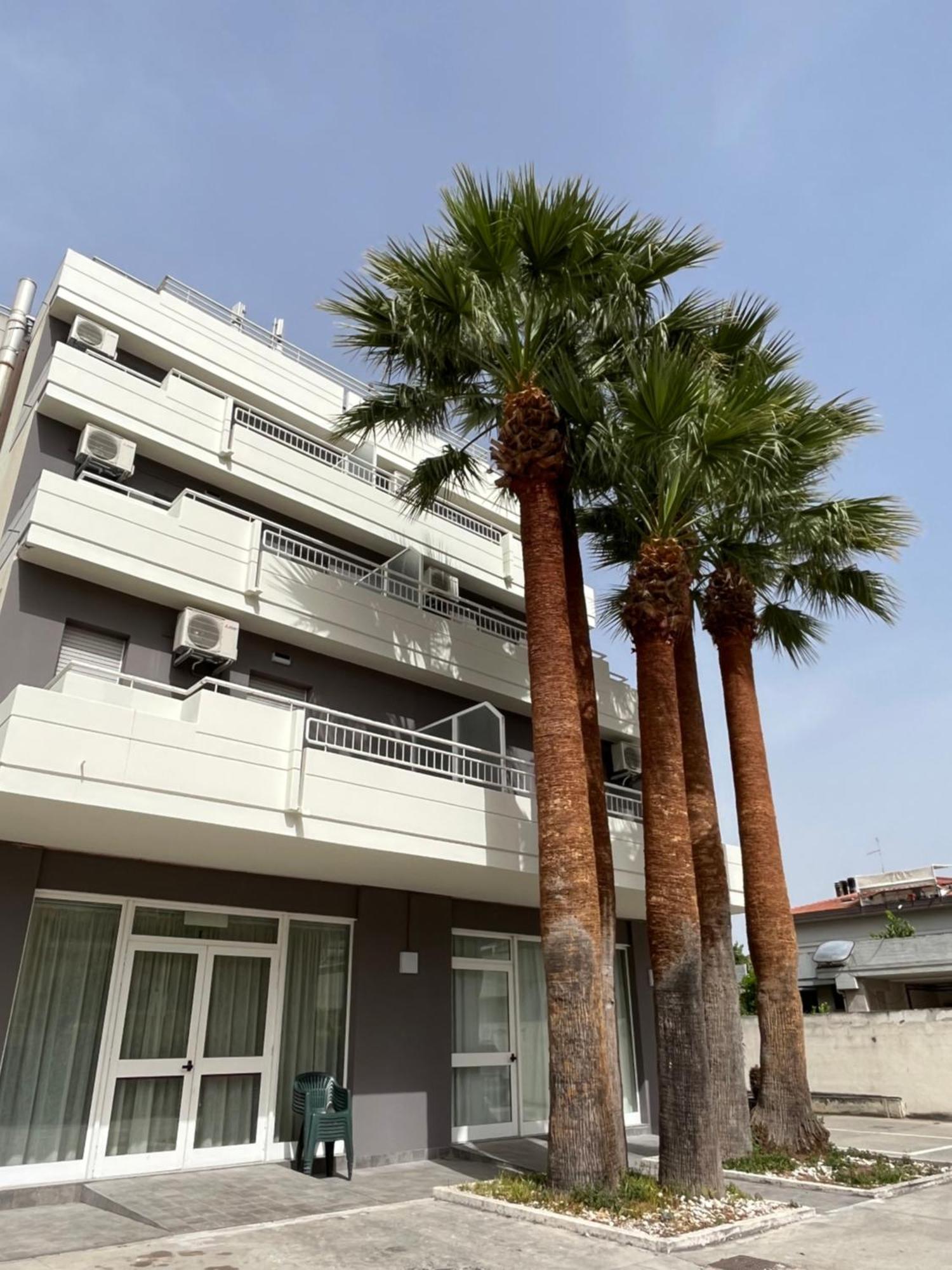Hotel Mediterraneo Martinsicuro Esterno foto