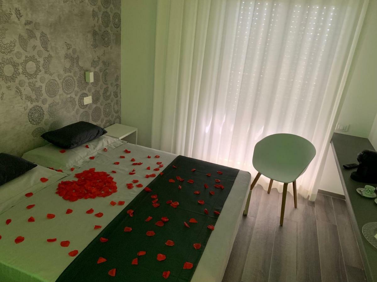 Hotel Mediterraneo Martinsicuro Esterno foto